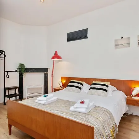 Tastefully Renovated In Retro-style In Centre Of Apartamento Ostende