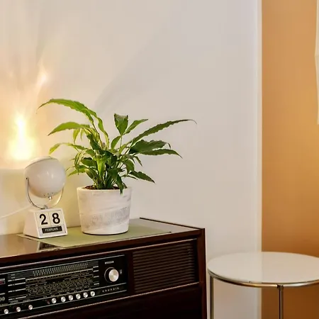 Apartamento Tastefully Renovated In Retro-style In Centre Of *