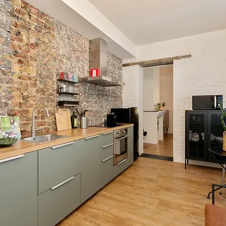 Tastefully Renovated In Retro-style In Centre Of Apartamento *